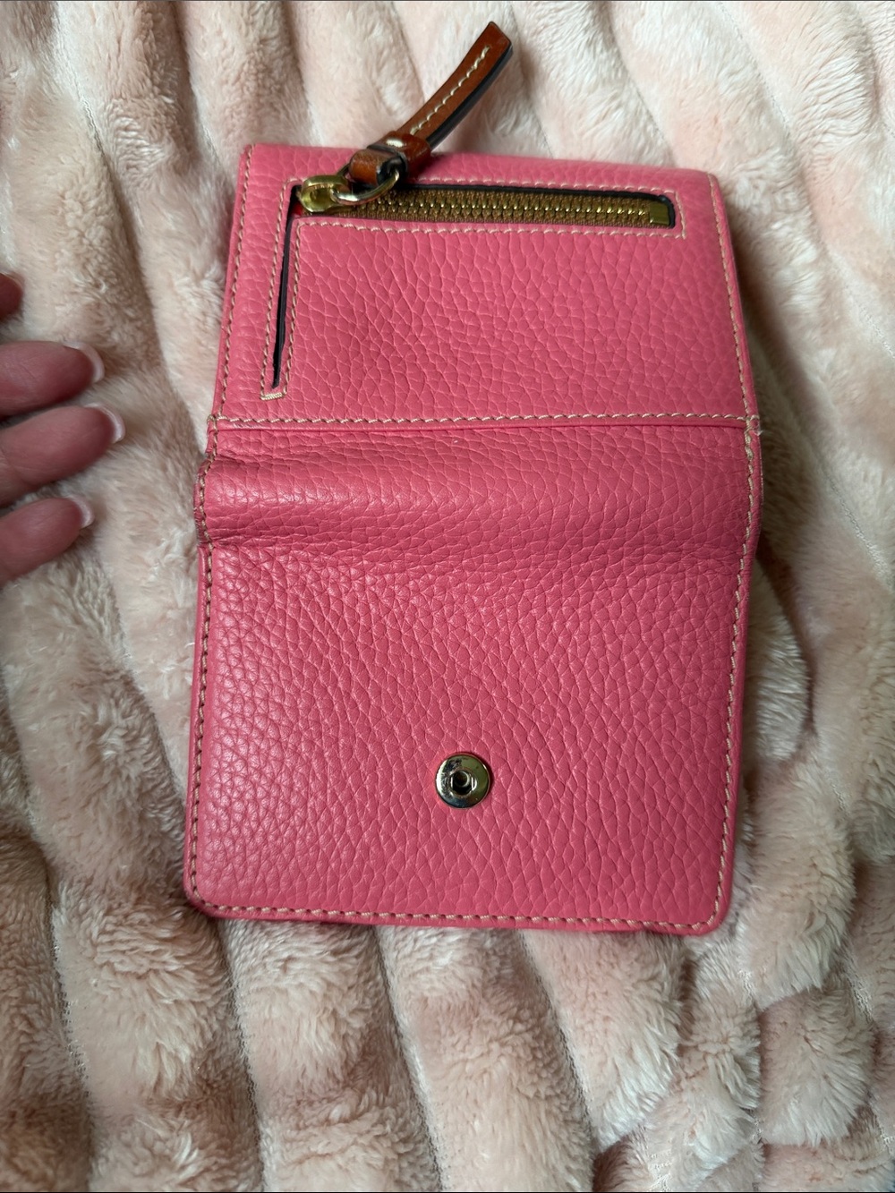 Dooney & Bourke Hot Pink Pebbled Leather Compact Wallet with Gold Plaque - Picture 5 of 6